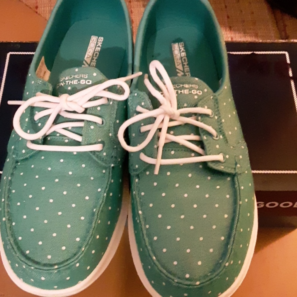 shoes - Picture 2 of 3